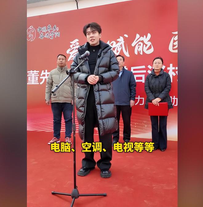 人捐赠卫生室村民却让他把钱留着自己花开元棋牌试玩董先生回老家给465位老(图15)