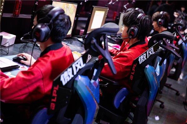 盟职业赛指定用椅 傲风G7凭啥这么火开元棋牌app明星直播同款 英雄联(图3)